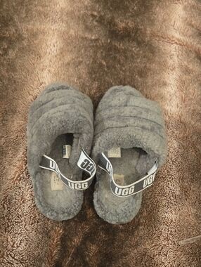 UGG FLUFF YEAH WOMEN SIZE 9 Slippers